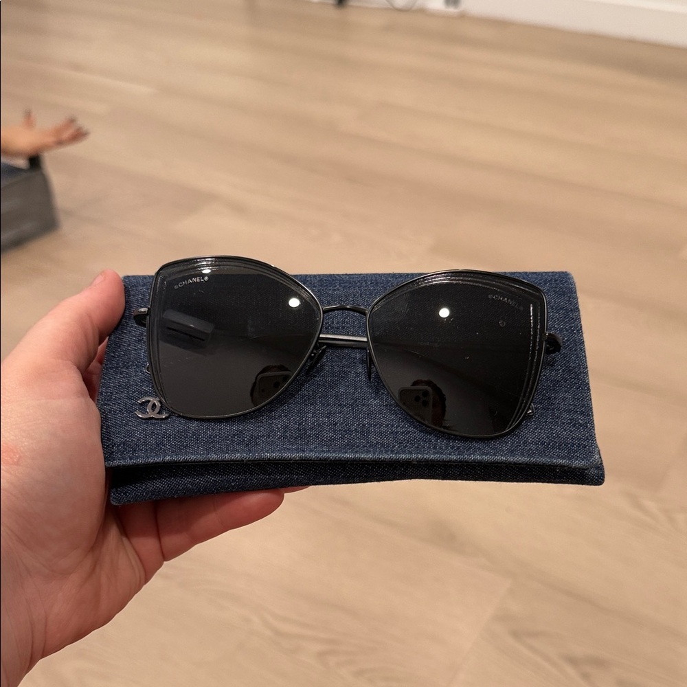 CHANEL Elegant Black Sunglasses with Denim Case